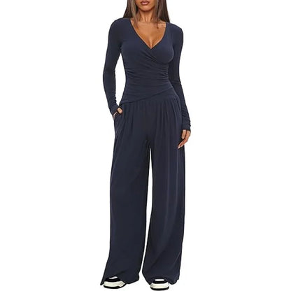 Ensemble sportswear femme kaki, pantalon ample et manches longues, conçu en matériau respirant.