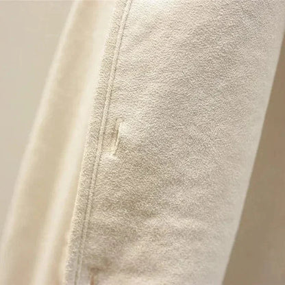 Gilet en matériau doux et chaud, conçu pour la superposition, avec un coupe pratique et un design moderne pour l'hiver.