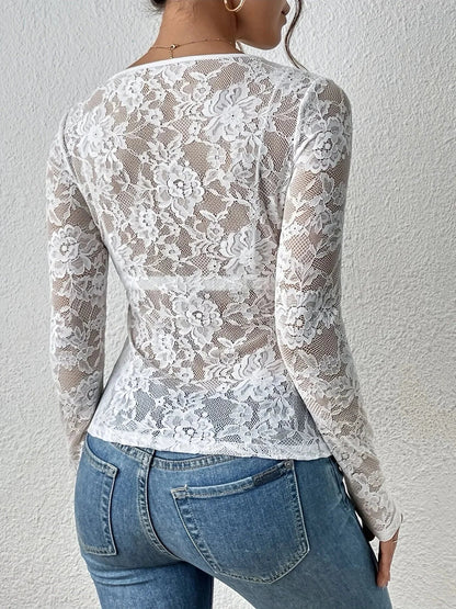 Haut en dentelle blanche, manches longues, col V, adaptée pour des occasions festives ou quotidiennes.