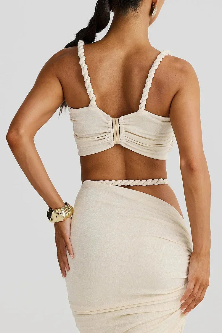 Jupe maxi crème pour femmes, avec fronces latérales, en tissu léger, idéale pour les soirées d'été.