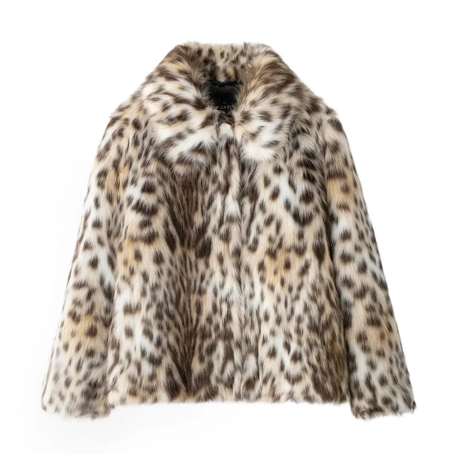 Manteau ample femme en fausse fourrure avec motif animal, coupe confortable et texture douce.