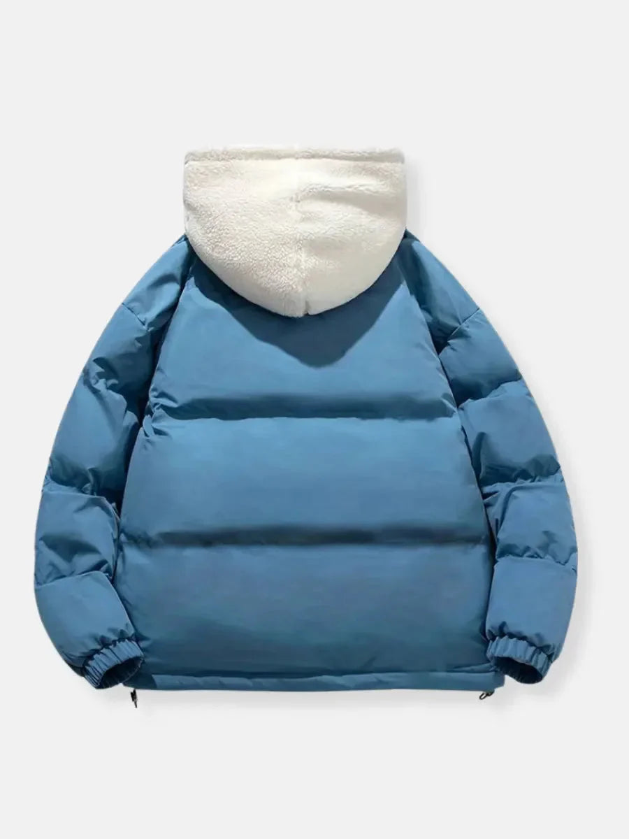 Doudoune d'hiver blanche pour femme avec capuche, doublure en fleece et poches latérales.