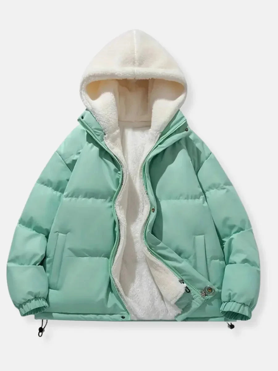 Doudoune d'hiver bleue pour femme, avec capuche, doublure douce et coupe droite pour le confort et la protection.
