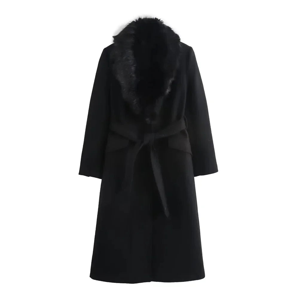 Manteau femme kaki avec col en fausse fourrure et ceinture, en matériau doux et chaud.
