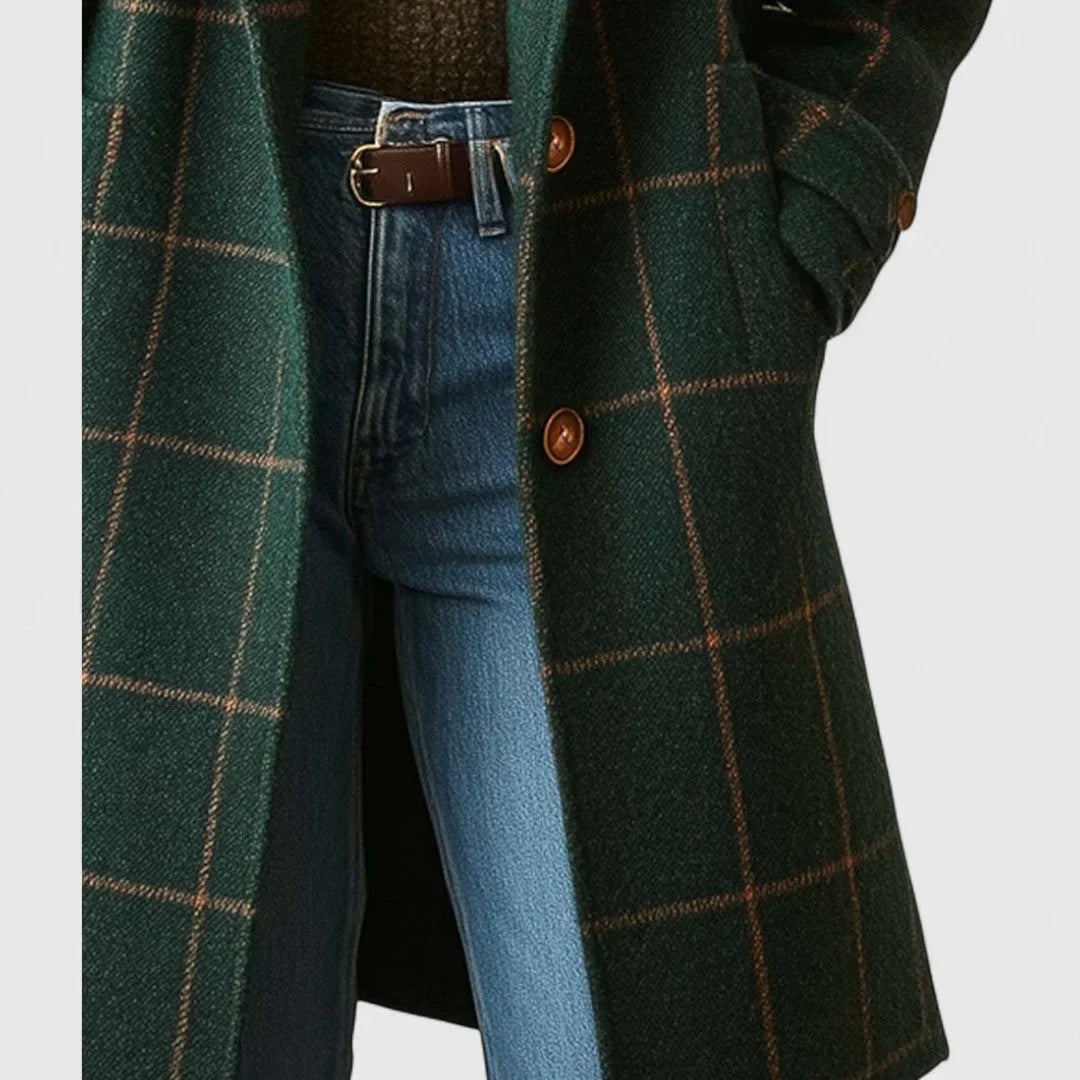 Manteau femme à carreaux verts foncés avec boutons et coupe classique.
