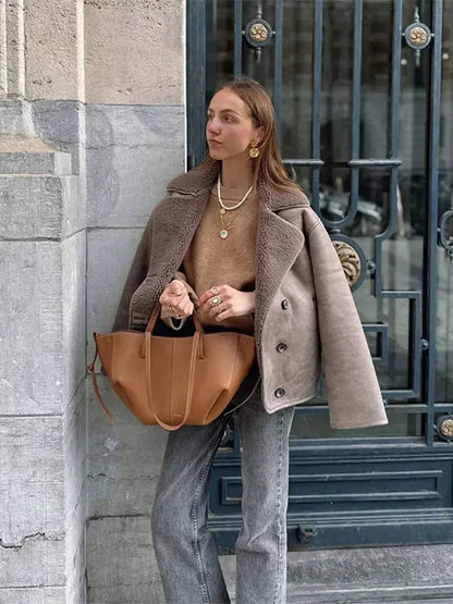 Cappotto Donna con Collo Teddy e Bottoni - Vesarelli