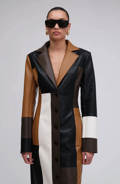 Manteau long femme en patchwork multicolore, en tissu doux, avec boutons décoratifs.