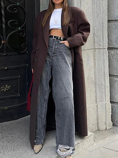 Manteau long femme bourgogne en tissu doux, coupe classique, adapté à toutes les saisons.