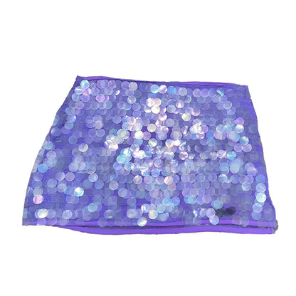 Mini jupe ajustable en violet, ornée de sequins et paillettes, idéale pour des tenues festives. Tissu léger et confortable.