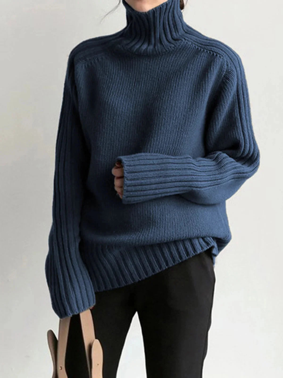 Pull col roulé côtelé en laine mélangée, manches longues, disponible en plusieurs couleurs, idéal pour les journées fraîches.