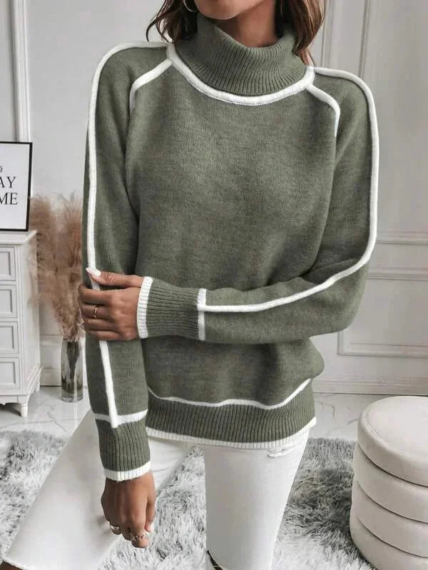 Pull col roulé femme olive avec accents blancs, en matière douce et chaude, offrant confort et chaleur.