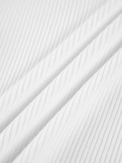 Pull côtelé femme à col montant en tricot ivoire, conçu pour le confort et la respirabilité. Parfait pour les journées…