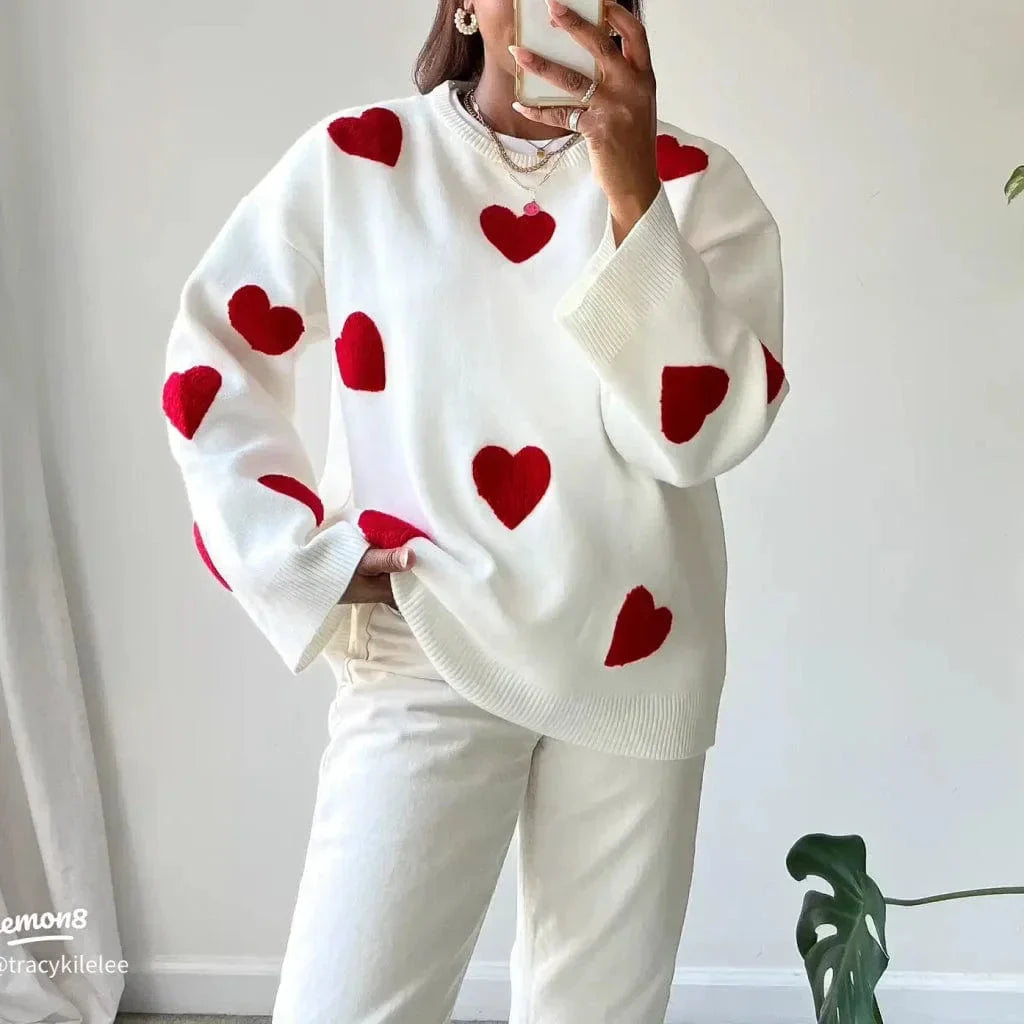 Pull décontracté femme blanc avec motif cœur rouge, en coton doux, adapté pour un style quotidien.
