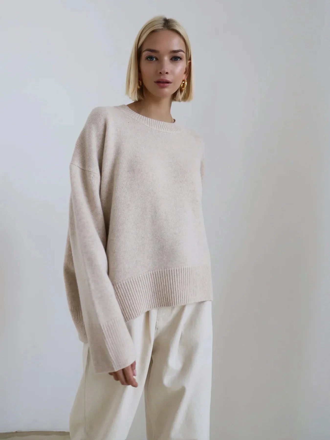 Pull femme en émeraude, manches longues, col rond, en matière douce, idéal pour l'automne.