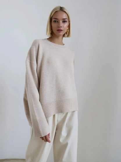 Pull femme en émeraude, manches longues, col rond, en matière douce, idéal pour l'automne.