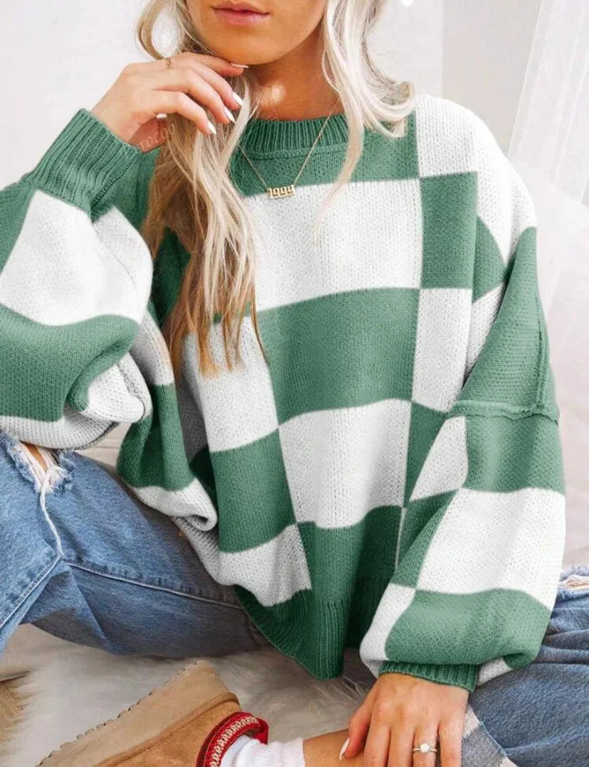Pull femme à carreaux, en maille douce, coupe confortable, couleur bleue.