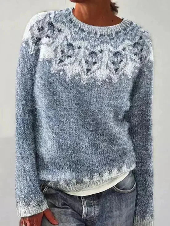 Pull femme tricoté multicolore à rayures, col bateau et coupe décontractée.