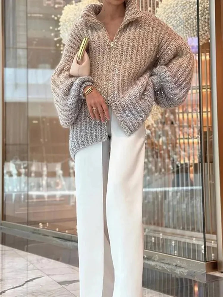 Pull femme à col montant en matière douce, orné de sequins brillants, couleur dégradé Claud.