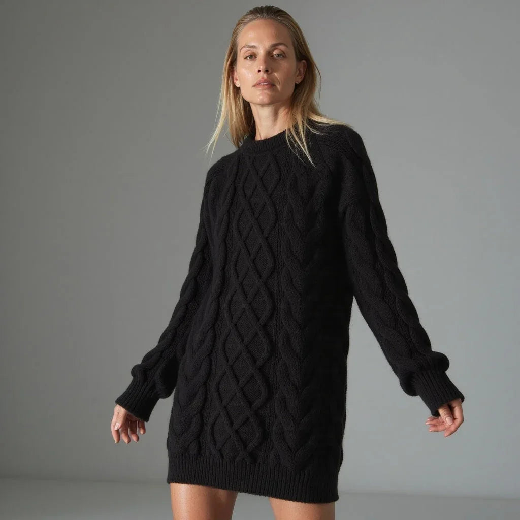 Pull femme vert à col rond, en tricot avec motif torsadé, adapté pour un usage quotidien.