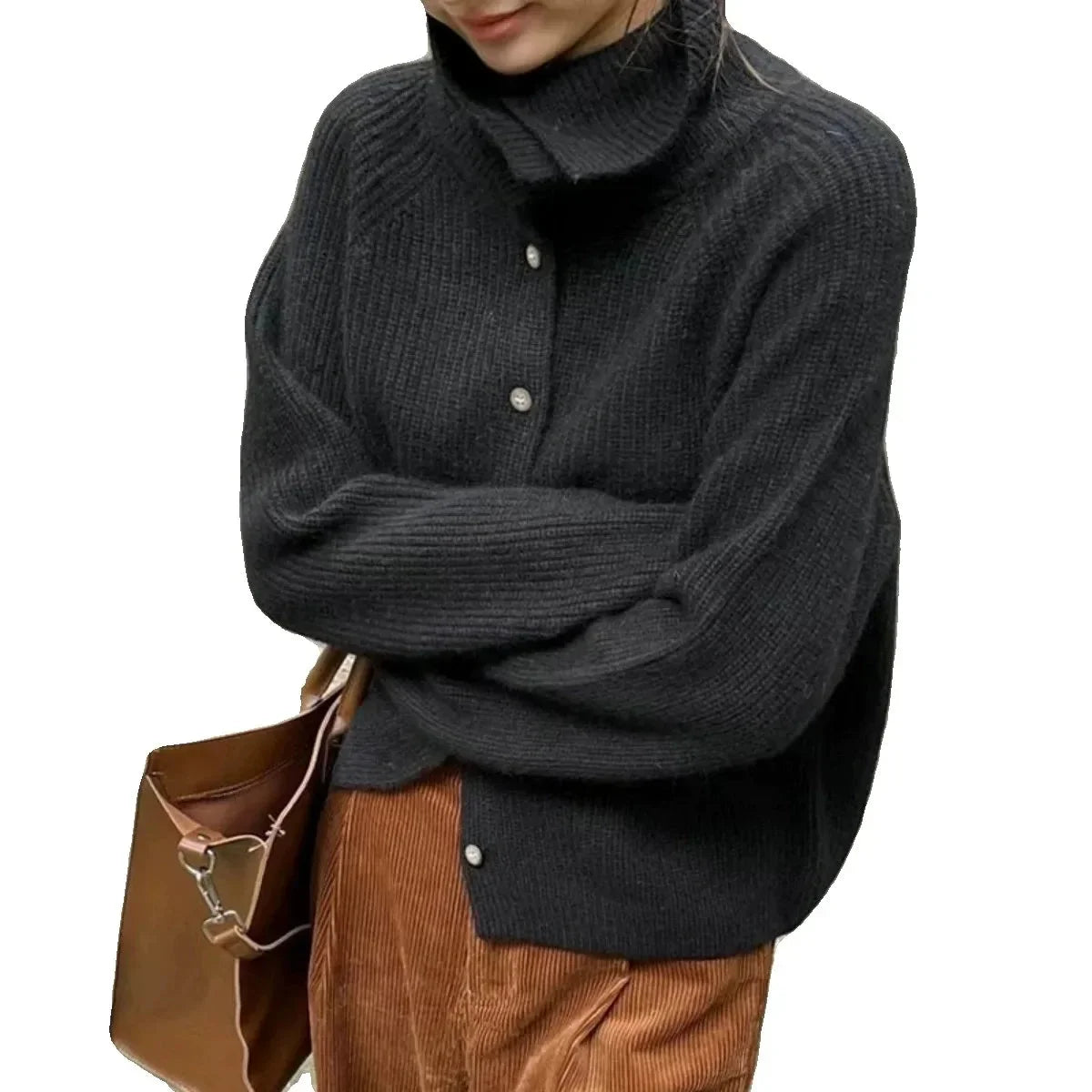 Pull femme noir col roulé avec boutons décoratifs sur le devant, en mélange de coton doux et chaud.