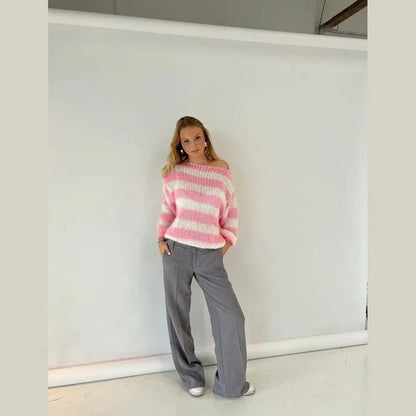 Pull femme décontracté à rayures vert, en maille douce, coupe confortable pour un style décontracté.