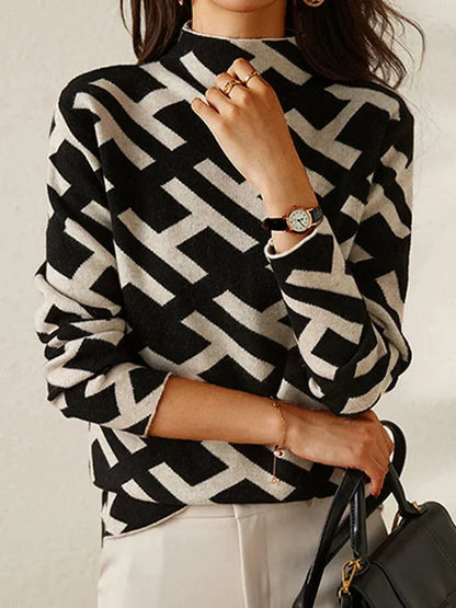 Pull femme noir et blanc à motif géométrique, coupe décontractée en mélange de coton.