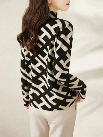 Pull femme noir et blanc à motif géométrique, coupe décontractée en mélange de coton.