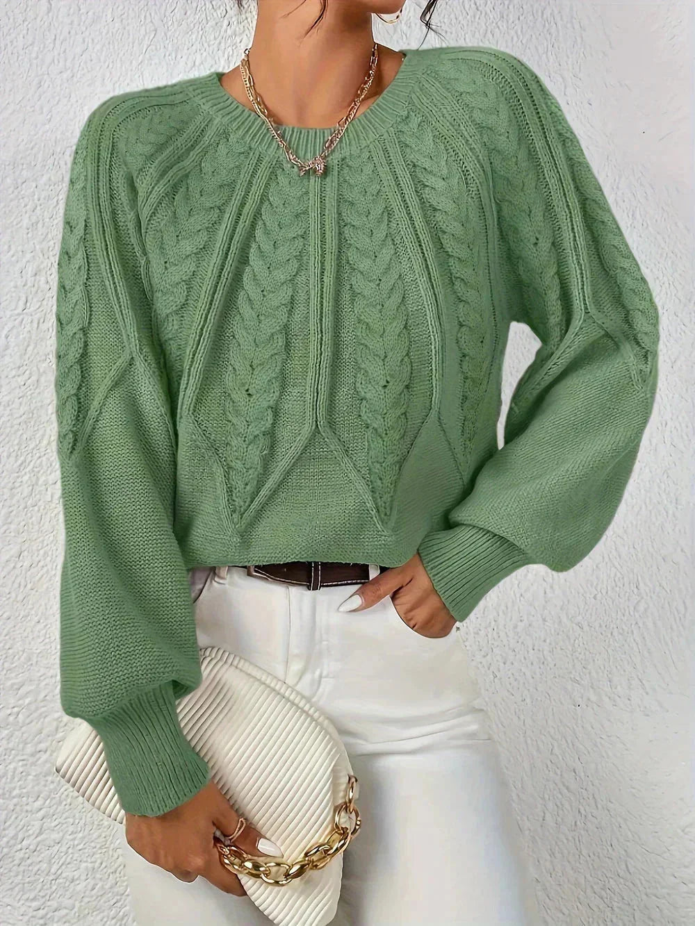 Pull femme vert clair à motif torsadé, manches longues, en matière douce, adapté pour les journées fraîches.