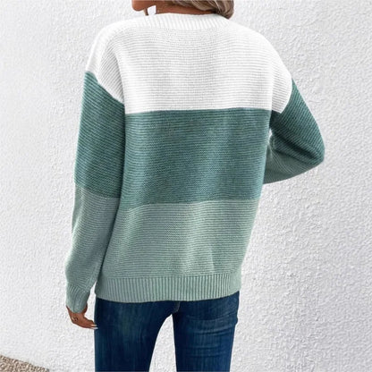 Pull femme tricolore en maille patchwork, coupe décontractée, idéal pour l'automne et l'hiver.