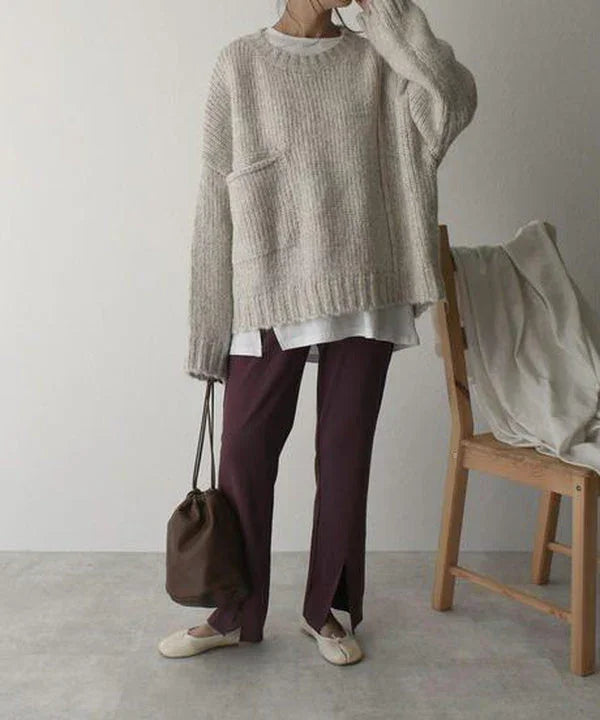 Pull oversize gris femme avec poche, en matière douce et coupe confortable pour un usage quotidien.