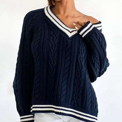 Pull oversize femme col V en marine avec motif torsadé en tricot, en mélange de coton doux.