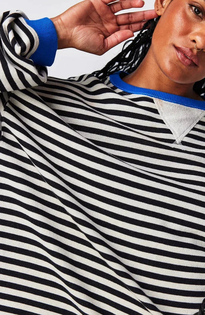 Pull décontracté femme à rayures, coupe ample en coton doux, couleur bleu clair.