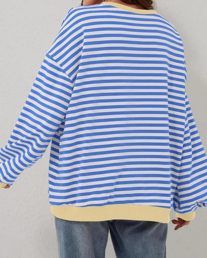 Pull rayé oversize bleu pour femme, en mélange de coton, conçu pour un style décontracté et un confort optimal.