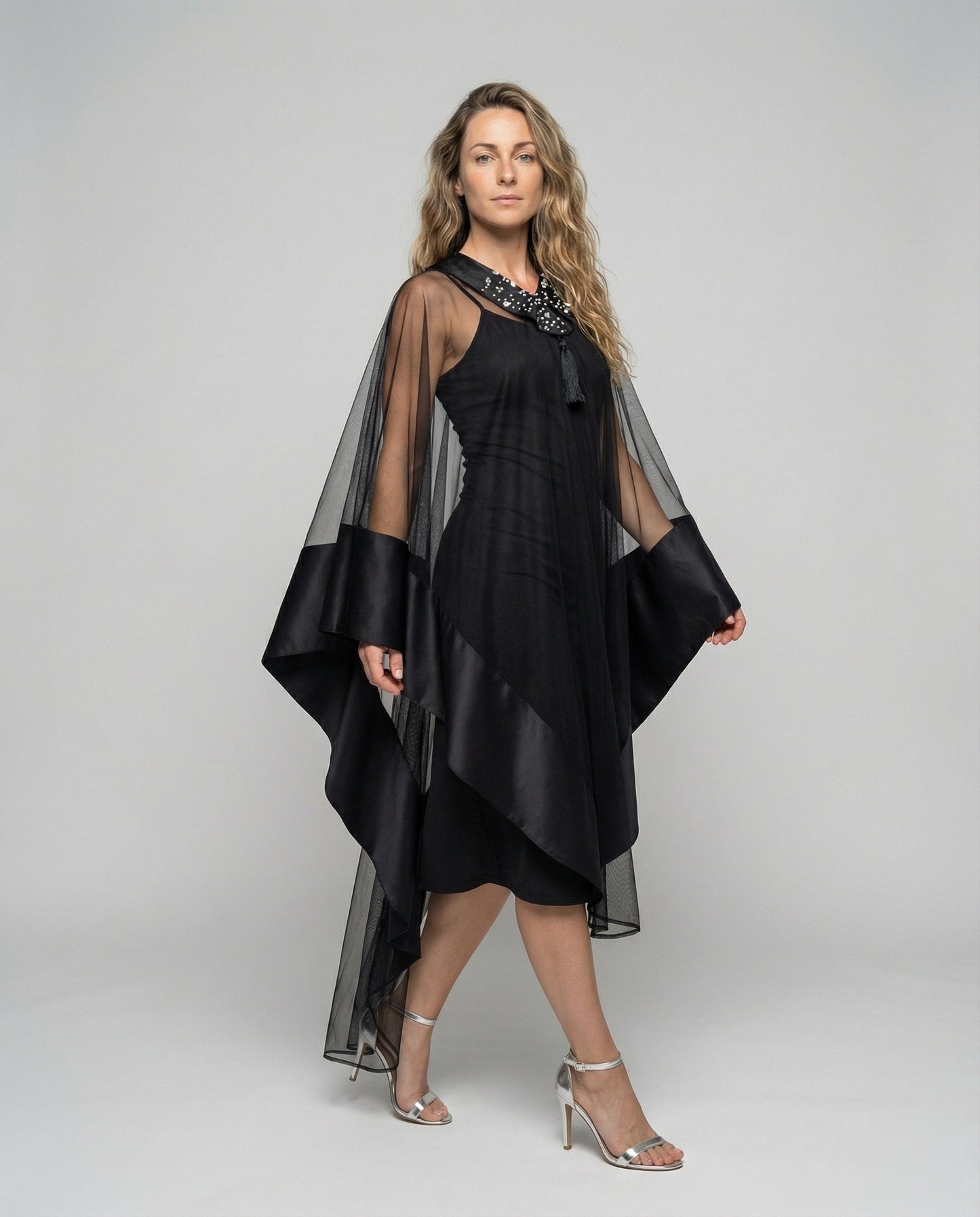 Abito Elegante Donna con Maniche a Mantella - Brentozzi