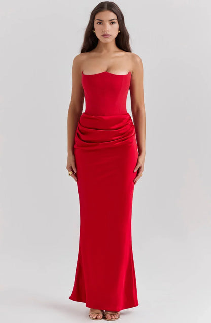 Robe bustier femme maxi drapée en tissu léger, avec un design fluide et des détails de drapés pour une silhouette élégante.