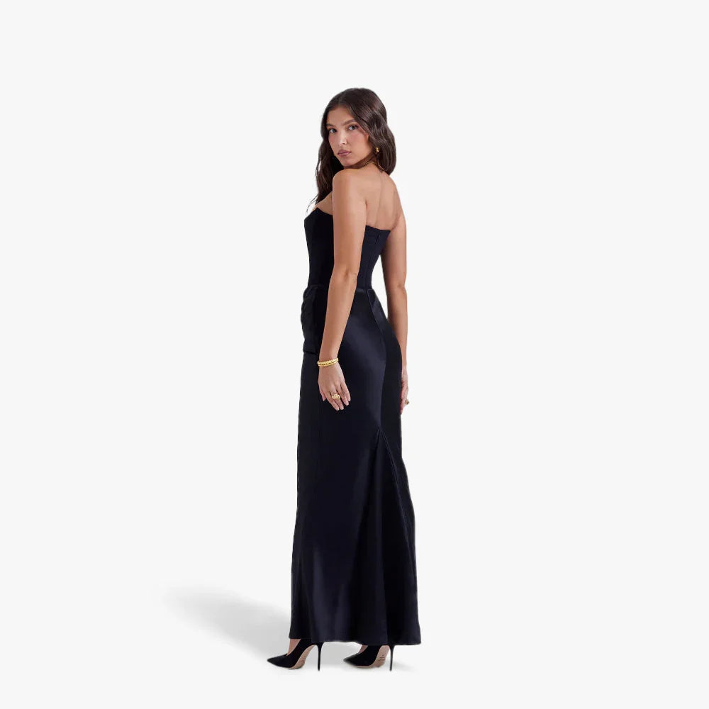 Robe bustier longue femme en tissu fluide, avec détails drapés élégants et silhouette cintrée pour un look raffiné.