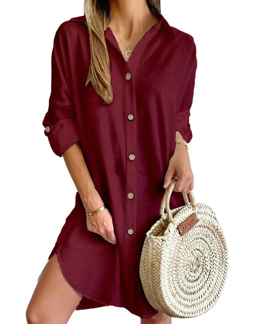 Robe chemise mini boutonnée en tissu léger, col classique, manches longues, idéale pour un style quotidien décontracté.