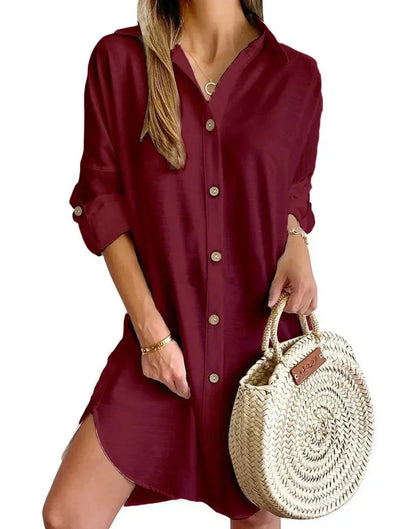 Robe chemise mini boutonnée en tissu léger, col classique, manches longues, idéale pour un style quotidien décontracté.
