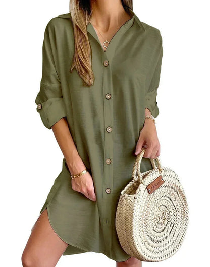 Robe chemise beige en tissu léger, mini longueur, boutons sur le devant, col classique et manches longues pour le quotidien.