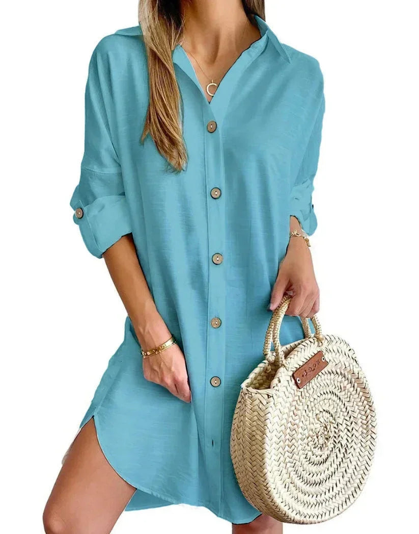 Robe chemise mini boutonnée en tissu léger, col classique et manches longues, idéale pour un look décontracté au quotidien.