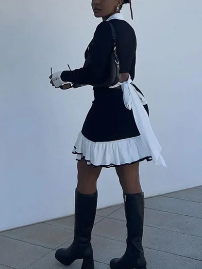 Robe courte femme en coton, avec volants délicats et boutons en avant, parfaite pour un look élégant et décontracté.