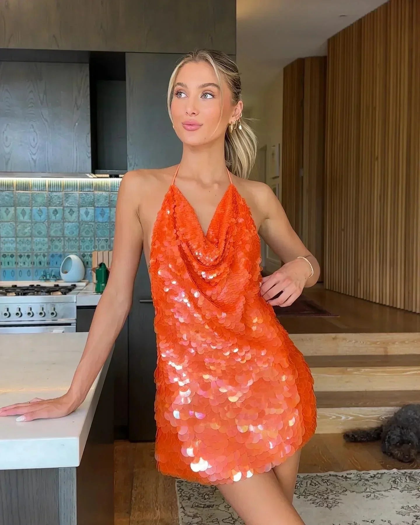 Abito Corto Donna con Paillettes Scollo a Mantella - Vesarelli