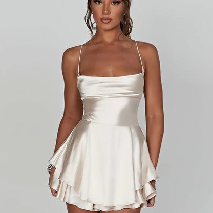 Robe dos nu femme en coton léger, avec bretelles fines et jupe évasée, parfaite pour les journées d'été.