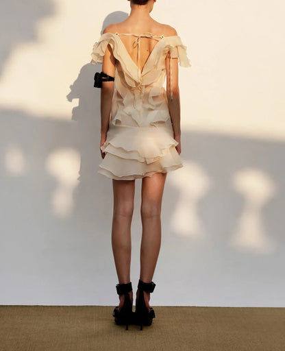 Robe d'été blanche pour femme avec volants, en coton léger, parfaite pour les journées chaudes et le confort estival.