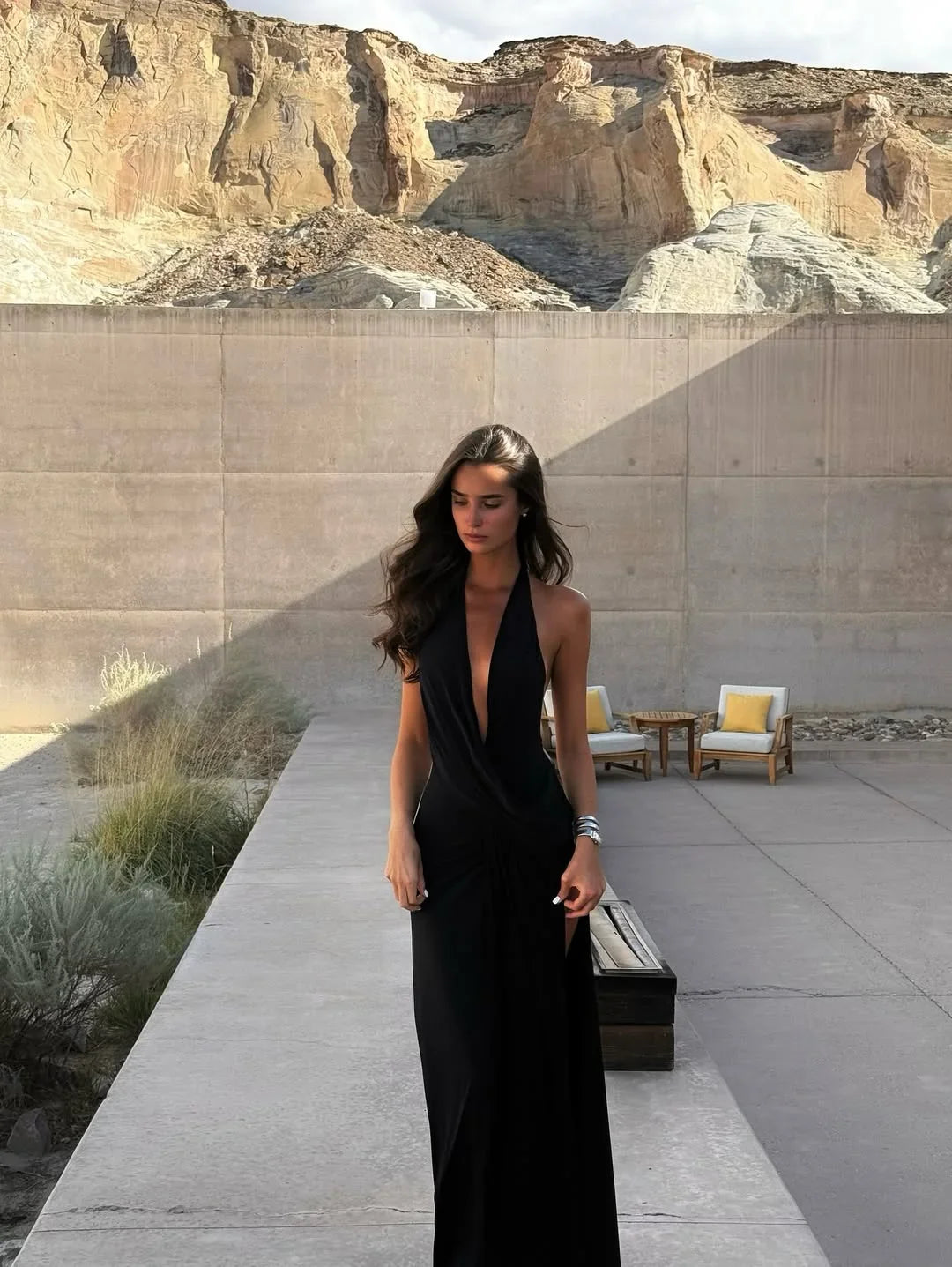 Robe été femme dos nu longue en coton léger, avec un design fluide et une coupe intemporelle idéale pour les journées d'été.