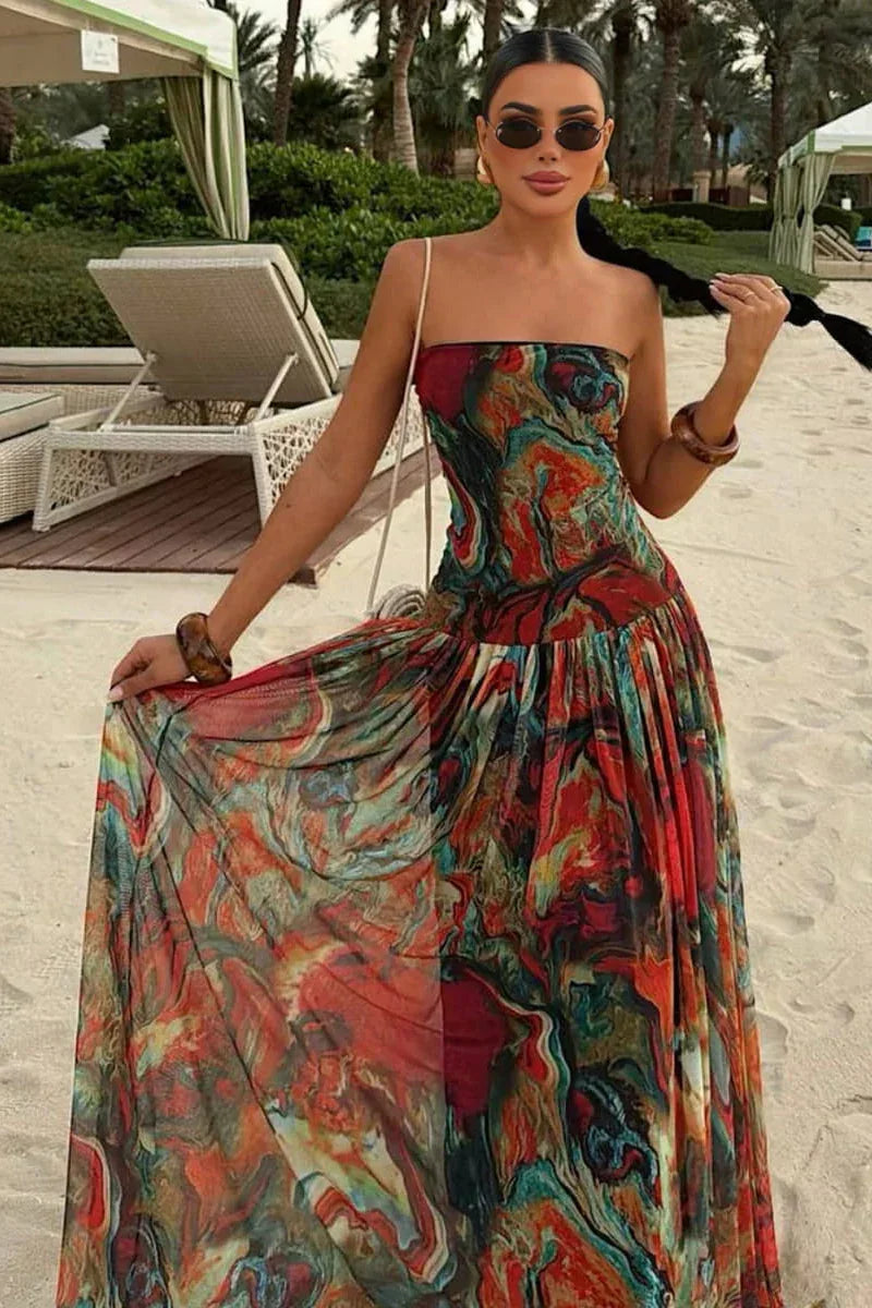 Robe d'été femme multicolore, en tissu léger avec bustier ajusté et motifs floraux. Idéale pour les journées ensoleillées.