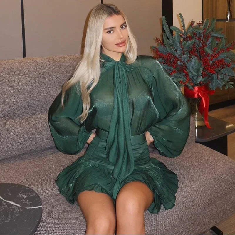 Robe fluide pour femme avec manches ballon, en tissu doux et brillant, parfaite pour des occasions décontractées ou festives.