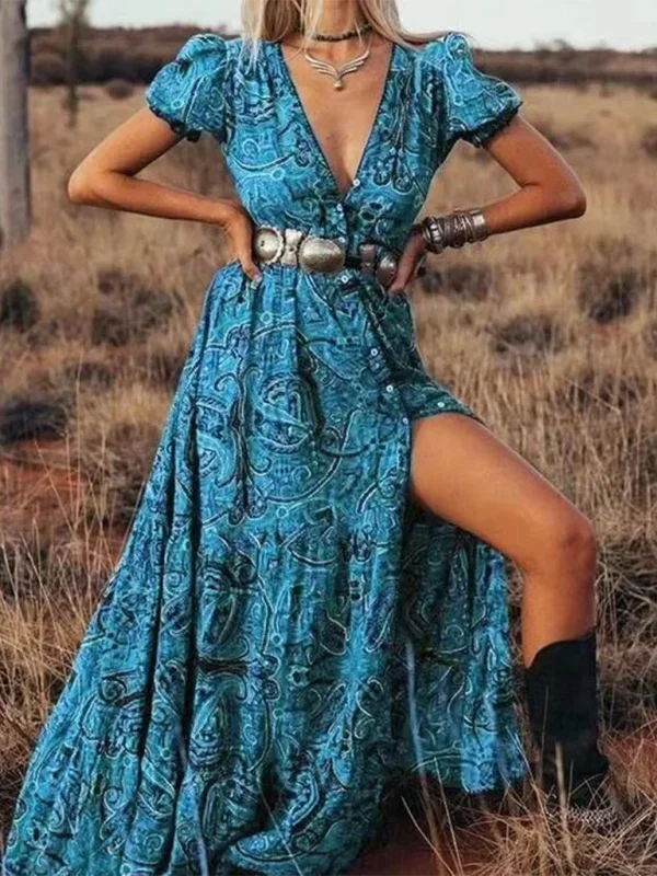 Robe longue bohème en coton bleu avec imprimé floral et manches papillon pour un style léger et élégant.