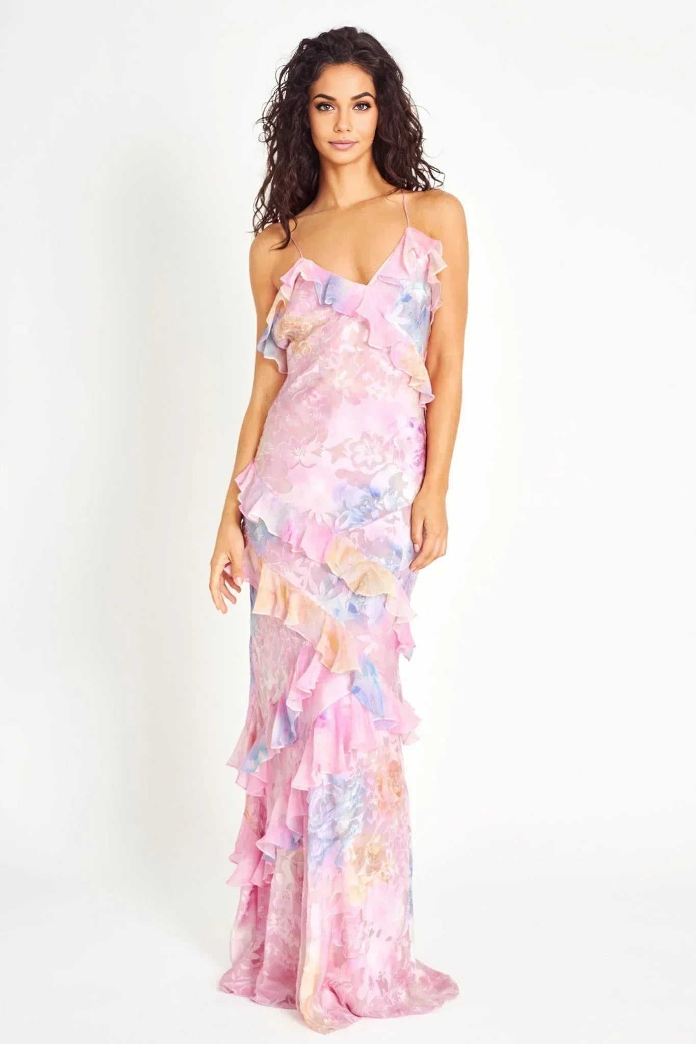 Robe longue femme à volants, en coton léger, avec des motifs floraux et une coupe fluide pour un confort optimal.