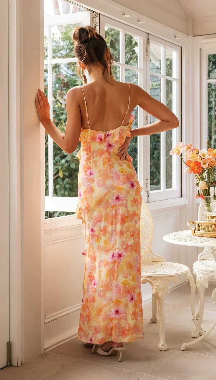 Robe longue femme à volants en coton léger, avec un design fluide et des détails raffinés sur les manches et le bas.